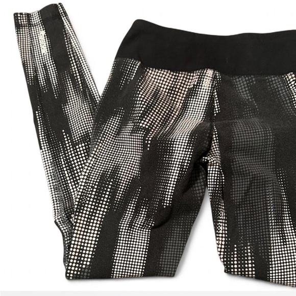 Reebok Black and White Activewear - Picture 6 of 9